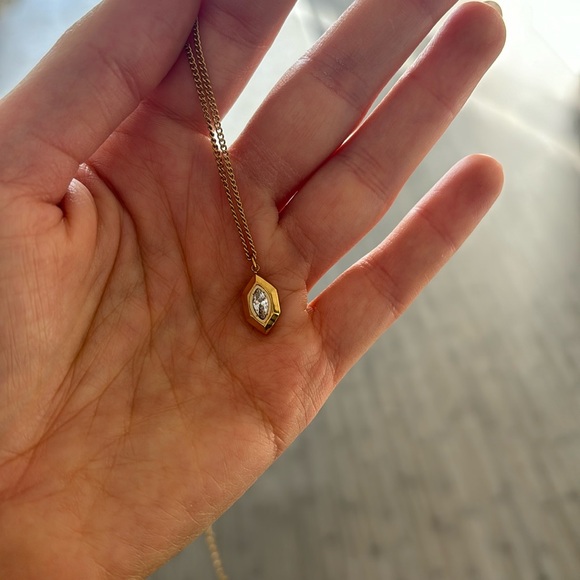 Dainty delicate stainless steel gold plated geometric necklace with cz stone - Picture 4 of 4